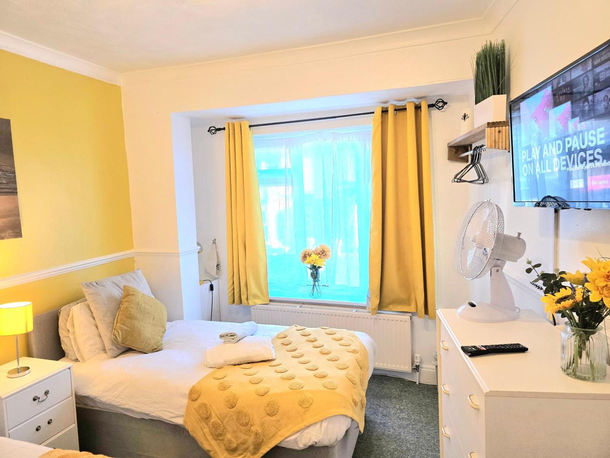 Gillings Villa -Perfect For Long & Short Stays ジリンガム エクステリア 写真