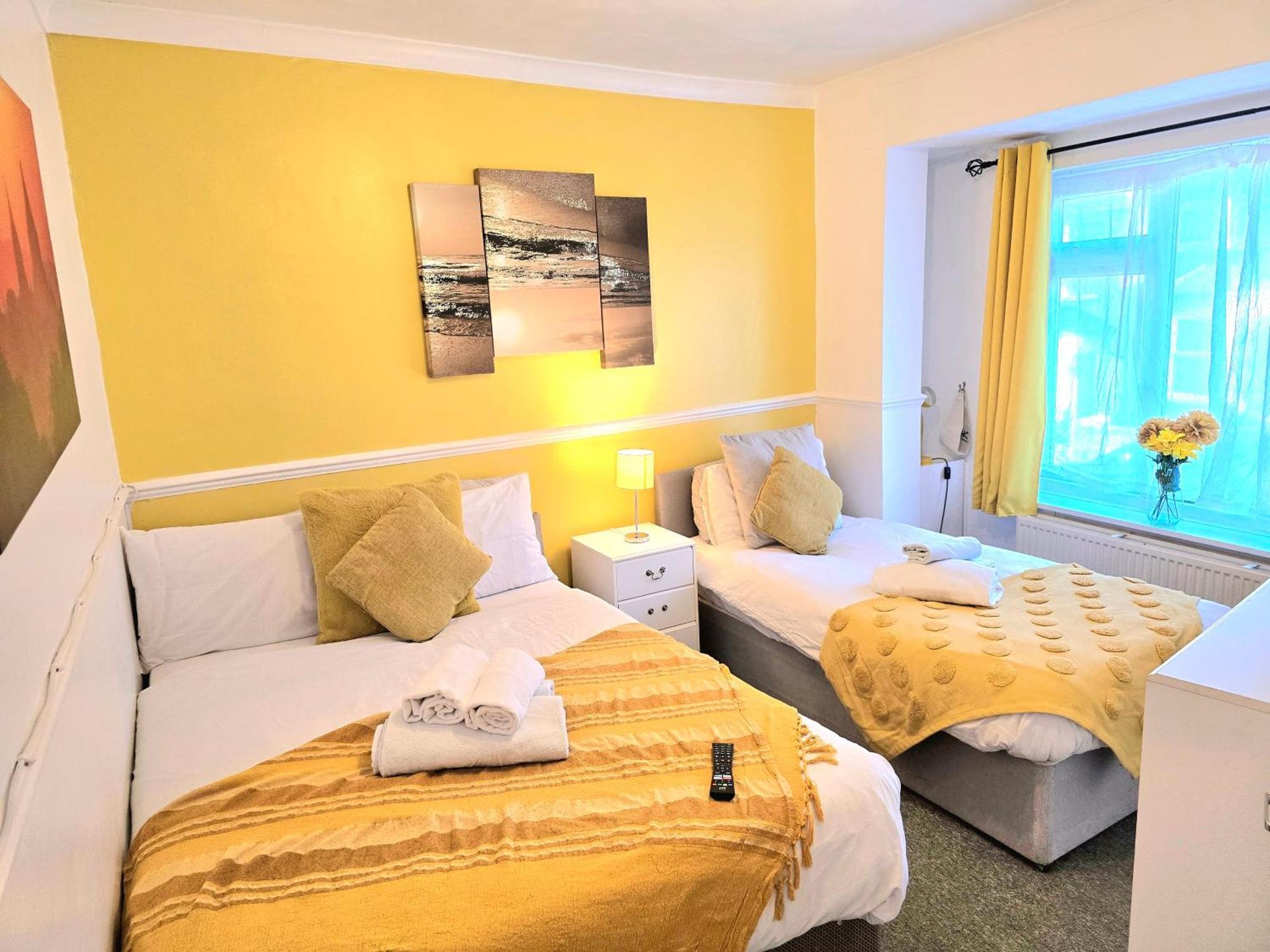 Gillings Villa -Perfect For Long & Short Stays ジリンガム エクステリア 写真