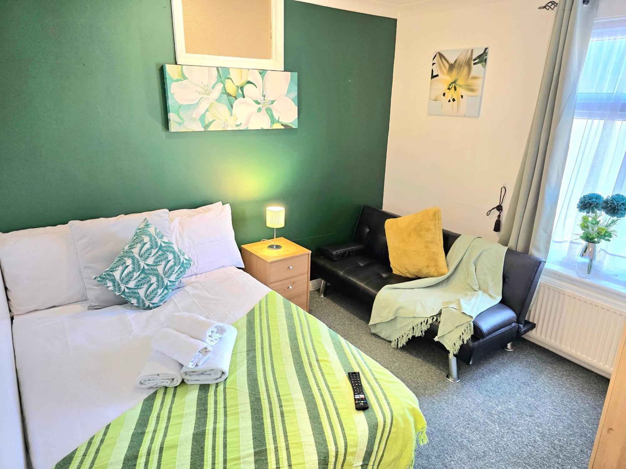 Gillings Villa -Perfect For Long & Short Stays ジリンガム エクステリア 写真